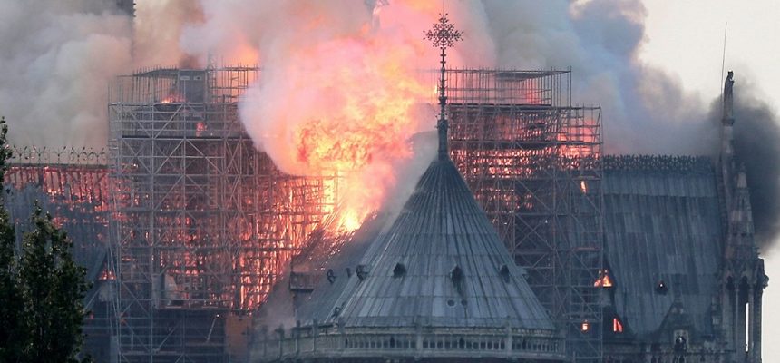 epa07508685 Flames on the roof of the Notre-Dame Cathedral in Paris, France, 15 April 2019. A fire started in the late afternoon in one of the most visited monuments of the French capital.  EPA/IAN LANGSDON